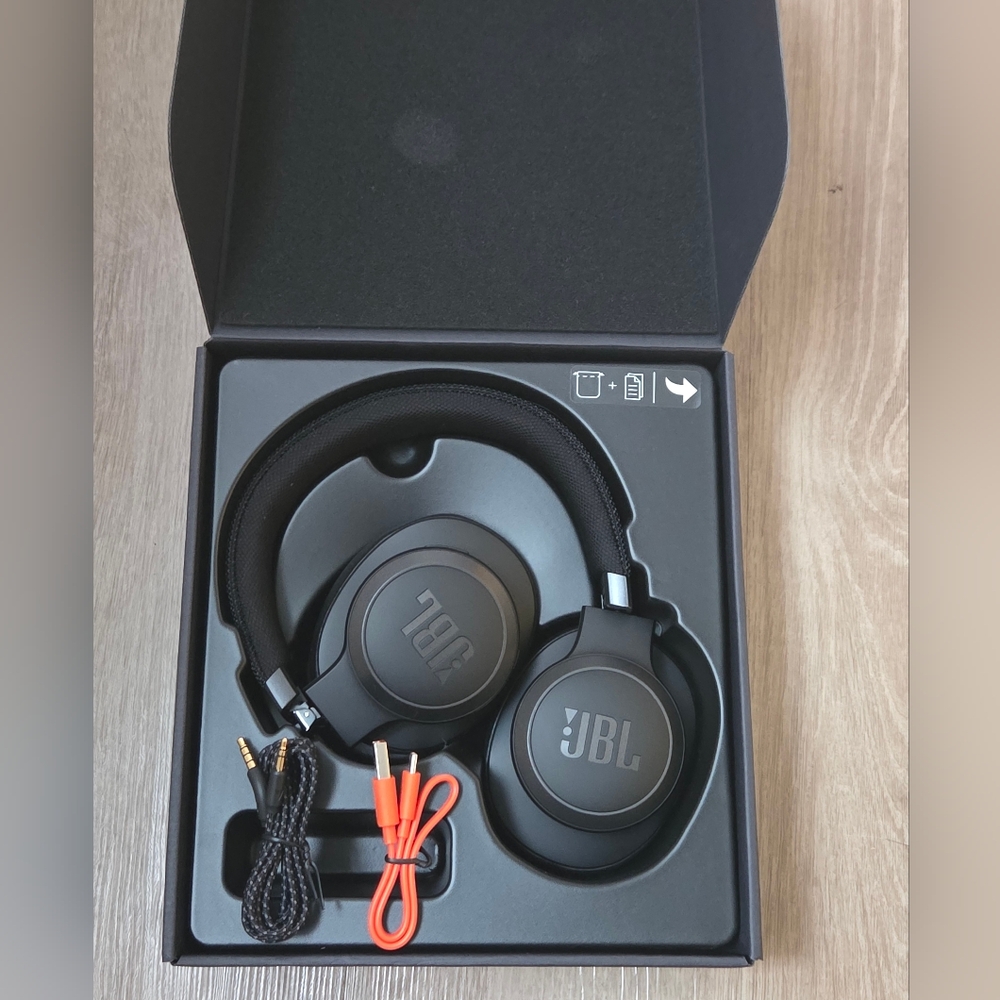JBL Live 660NC Bluetooth Wireless Over-ear Noise-cancelling Headphones -